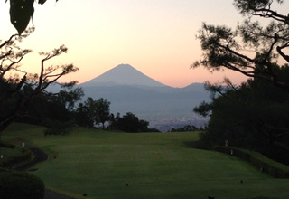 朝焼けの富士山